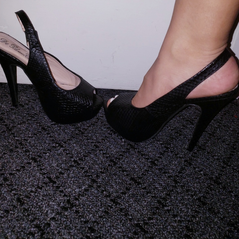 Heels - Picture 7 of 7